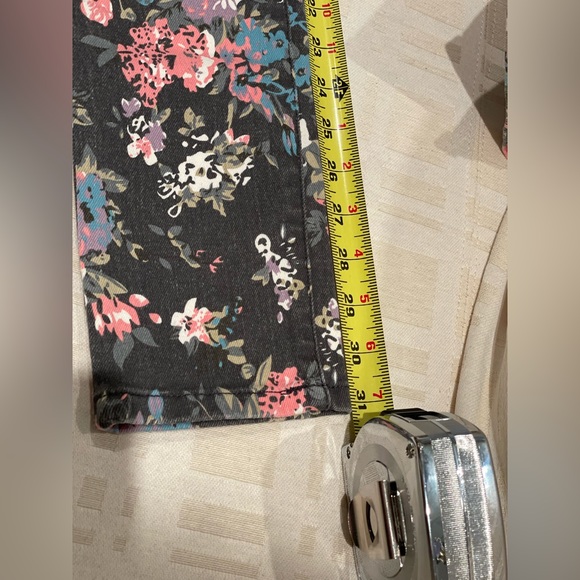 Floral Denim Skinny Jeans - Picture 9 of 10